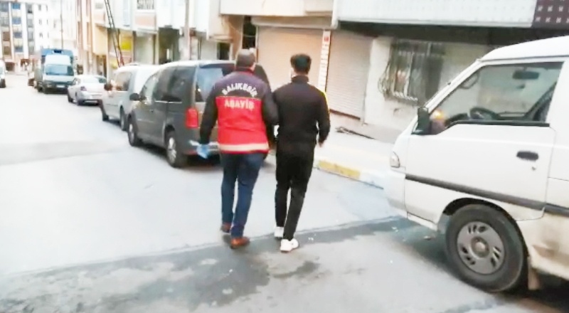 Jigolo olma vaadiyle dolandırıldılar