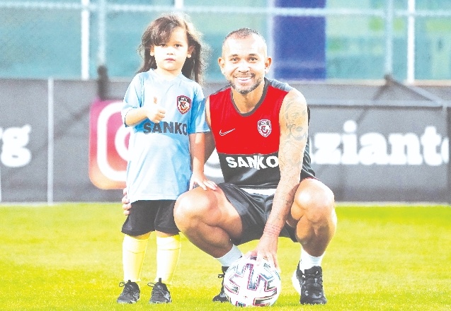 Joaquim morais antrenmana renk kattı