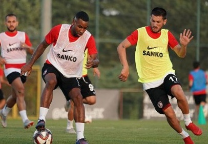 Junıor Jefferson'un ailesi de antrenmanı yerinde takip etti