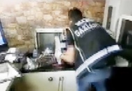 Kabe maketinin içine mermi zulaladılar