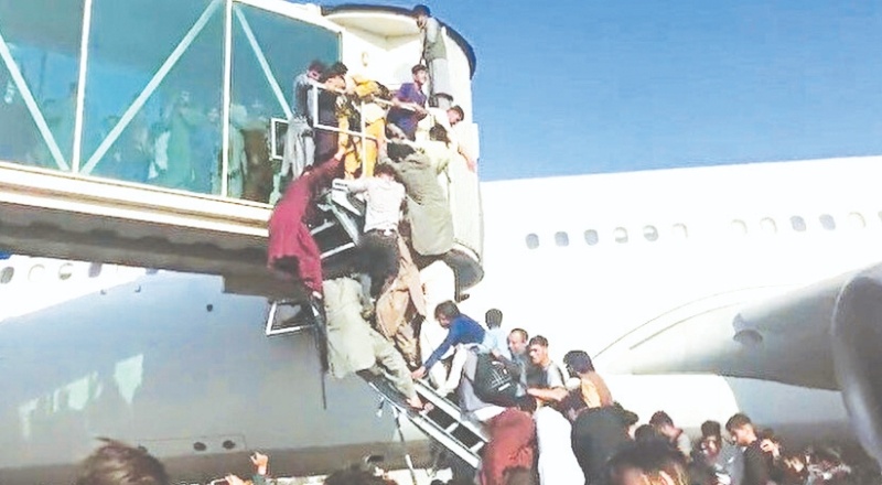 Kabil Havalimanı'nda 12 kişi hayatını kaybetti