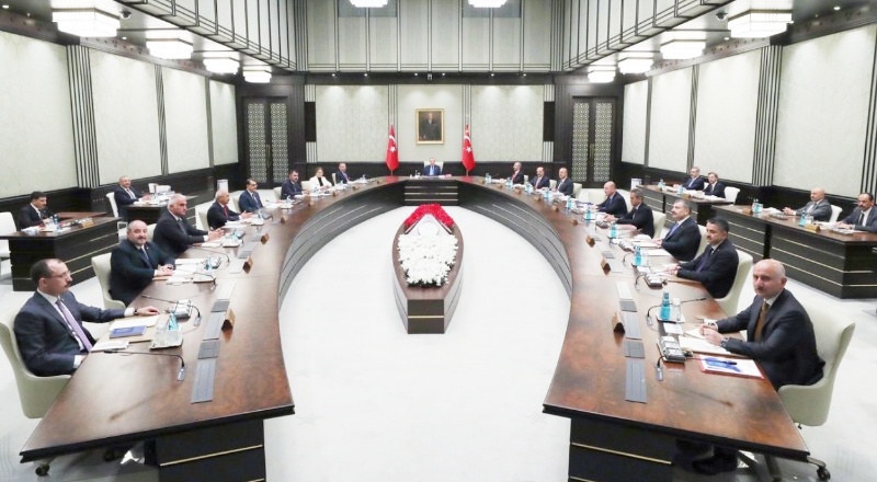 Kabine toplanıyor; gündemde döviz kurlarındaki artış var