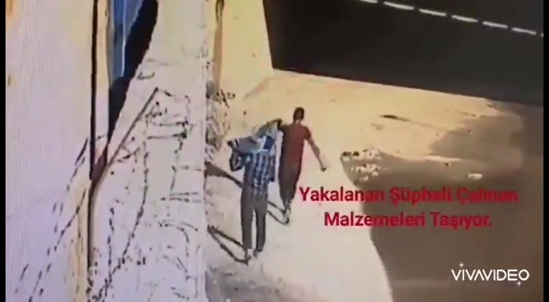 Kablo hırsızları kameralara yakalandı