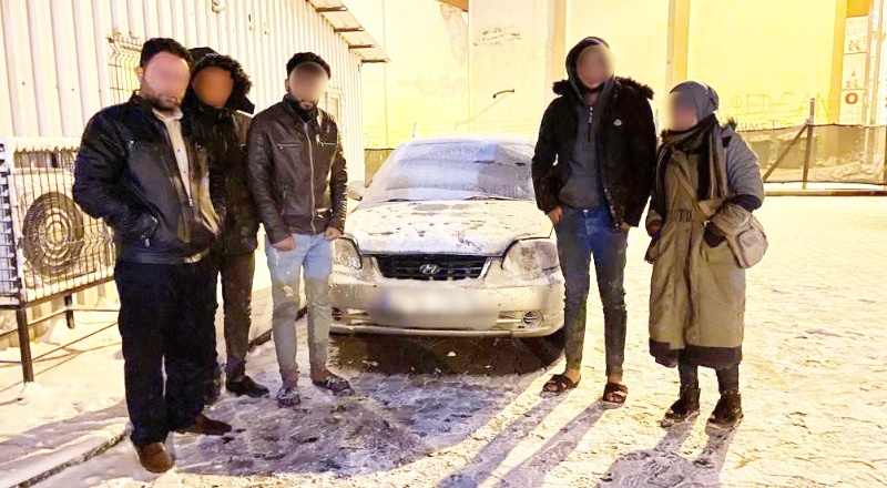 Kaçak göçmen organizatörü 4 kişiden 3'ü tutuklandı