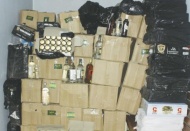 Kaçak içki, saigara ve puroya el konuldu