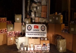 Kaçak kozmetik operasyonu: 2 gözaltı 