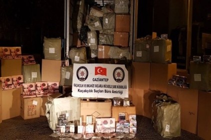 Kaçak kozmetik operasyonu: 2 gözaltı 