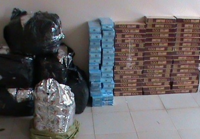 Kaçak sigara, çay ve içki ele geçirildi