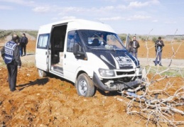 Kaçak sigara dolu araçla fıstık bahçesine daldılar