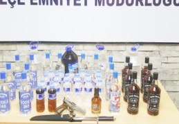 Kaçak sigara, etil alkol, cep telefonu ve silah ele geçirildi