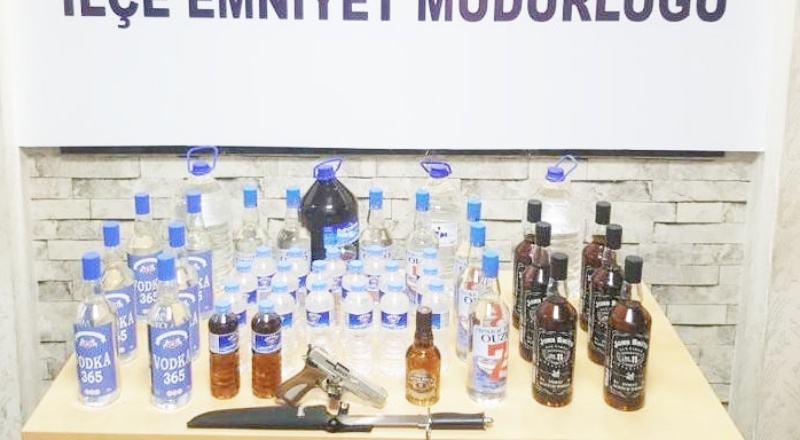 Kaçak sigara, etil alkol, cep telefonu ve silah ele geçirildi