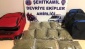 Kaçan şüphelilerin araçtan attığı valizlerden 5 kilo bonzai çıktı 