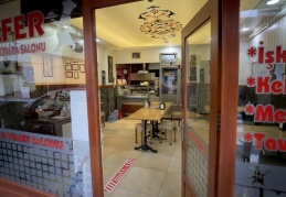 Kademeli normalleşme süreci kapsamında yeme-içme yerleri açıldı