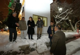 Kadın başkandan gece kar temizliği denetimi