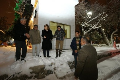 Kadın başkandan gece kar temizliği denetimi