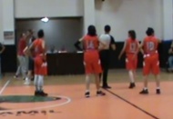 Kadın basketbol maçında erkek şiddeti