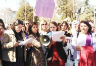 Kadın bedeni ve yaşamını siyasete araç yapmaktan vazgeçin