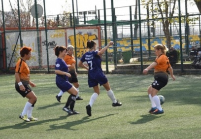 Kadın futbol takımları, kadına yönelik şiddete karşı saha çıkacak