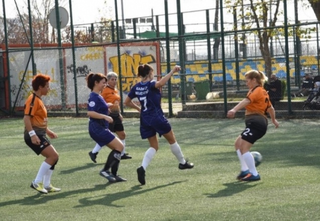 Kadın futbol takımları, kadına yönelik şiddete karşı saha çıkacak