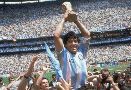 Kadın futbolcudan Maradona protestosu: “Bir tecavüzcü, pedofil ve tacizci”