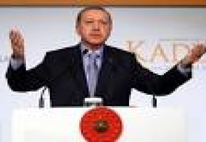 “Kadın hakları aktivistleri, kızgın tepkileriyle sosyal medya ağlarına fırtına gibi girdi”