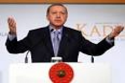 &#8220;Kadın hakları aktivistleri, kızgın tepkileriyle sosyal medya ağlarına fırtına gibi girdi&#8221;