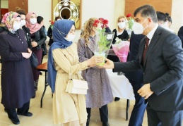 “Kadın; hayatın mimarıdır”