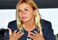 Kadın olmamı bir zaaf gibi görenlerin haksız ve seviyesiz saldırganlıklarından yılmadım