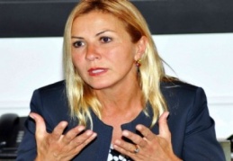 Kadın olmamı bir zaaf gibi görenlerin haksız ve seviyesiz saldırganlıklarından yılmadım
