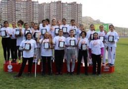 Kadın sporcular 'Kadına Şiddete Dur' demek için koştu 