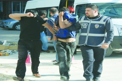 Kadın ve çocuklara uyuşturucu taşıtan çetenin 11 üyesi Antep&#8217;te yakalandı