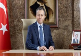Kadın yeryüzünde merhametin, şefkatin sevgi ve fedakarlığın sembolüdür