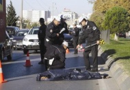 Kadına çarpan otomobil sürücüsü olay yerinden kaçtı 