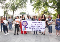 Kadına karşı kullanılan cinsiyetçi nefret dilini kabul etmiyor, kınıyoruz