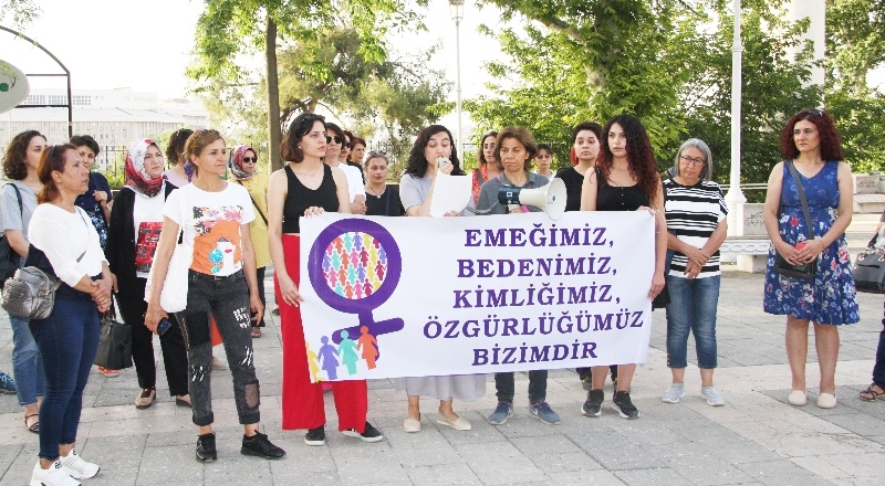 Kadına karşı kullanılan cinsiyetçi nefret dilini kabul etmiyor, kınıyoruz