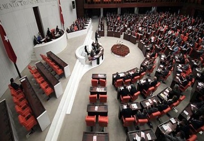 Kadına şiddet uygulayan kelepçe vurulacak