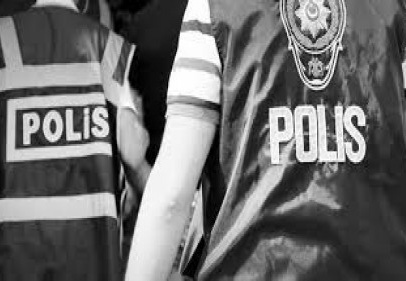 Kadına şiddet uygulayan polis görevden uzaklaştırıldı 