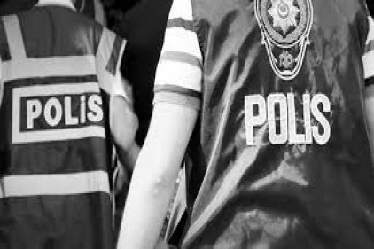 Kadına şiddet uygulayan polis görevden uzaklaştırıldı 