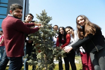 &#039;Kadına şiddete dur de&#039; sloganıyla fidan dikildi