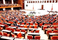 Kadına ve sağlık çalışanlarına yönelik şiddette yeni cezalar öngören kanun teklifi, komisyonda kabul edildi