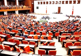 Kadına ve sağlık çalışanlarına yönelik şiddette yeni cezalar öngören kanun teklifi, komisyonda kabul edildi