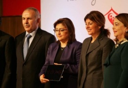 Kadının istihdama dahil edilmesi için gerekeni hükümet yapmalı