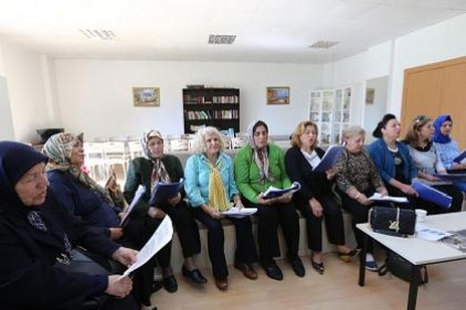 Kadınlar aktif yaşamın içindegönüllerince eğleniyorlar