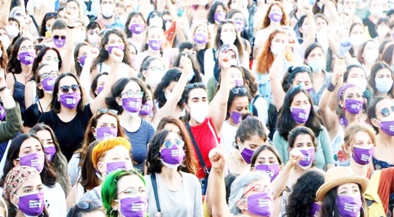 Kadınlar ayakta: Bu ülkede yaşam hakkımız için idareci erkeklerle savaşımız var