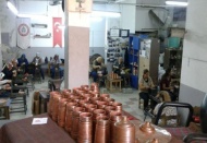Kadınlar bakır işlemeciliğini terapi gibi görüyor