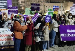 Kadınlar barınma, beslenme gibi temel ihtiyaçları karşılayamaz halde