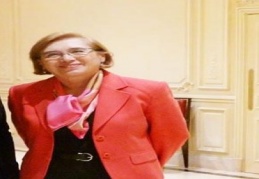 Kadınlar daha fazla çalışarak, daha fazla fedakarlık yaparak başarıyor