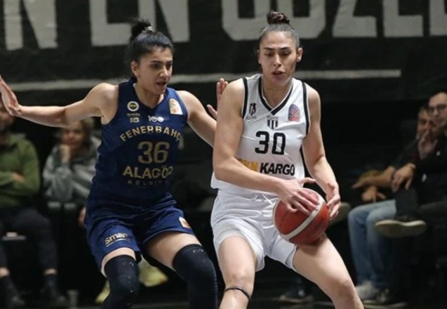 Kadınlar derbisinde kazanan Fenerbahçe! 72-90