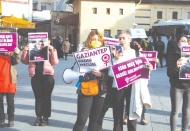 Kadınlar evde, sokakta, okulda ve iş yerinde güvende değil