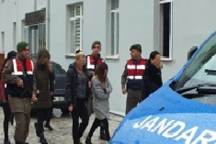 Kadınlar, hırsızı suç üstü yakaladı